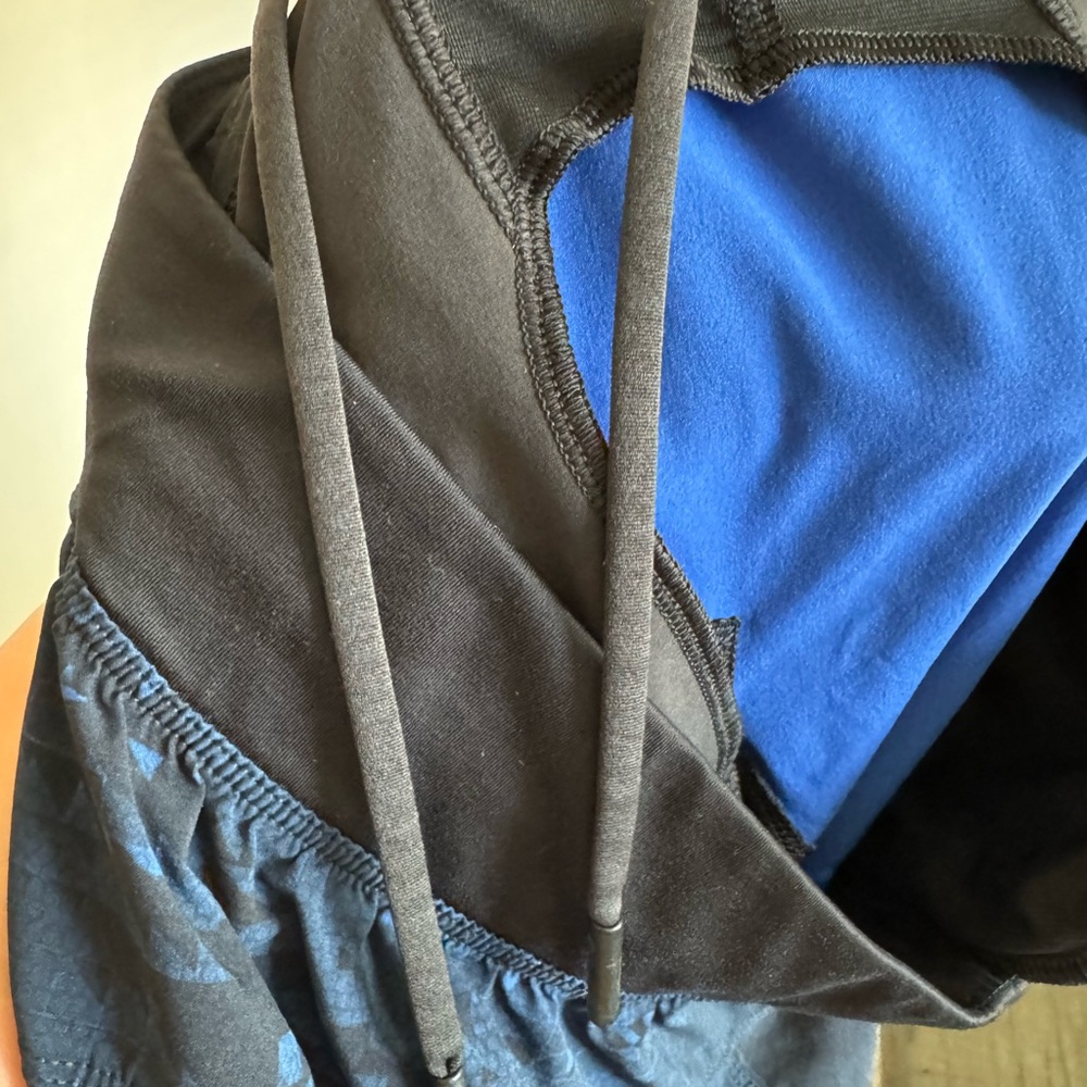 Lululemon Men’s Small pace breaker blue & black 9” Shorts - Picture 7 of 11